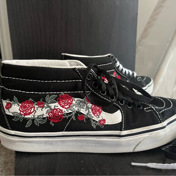 Rose Vine floral Vans 🥀 - Picture 8 of 10